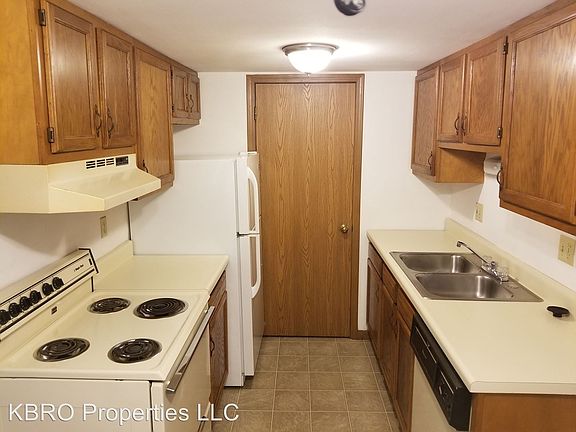 5th image of 109 N 74th St APT 04