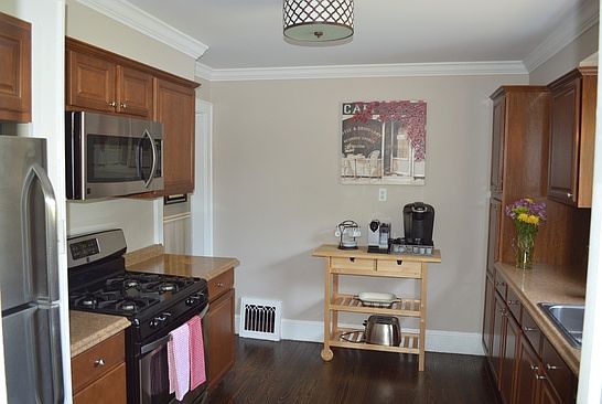 3rd image of 80 Brook St