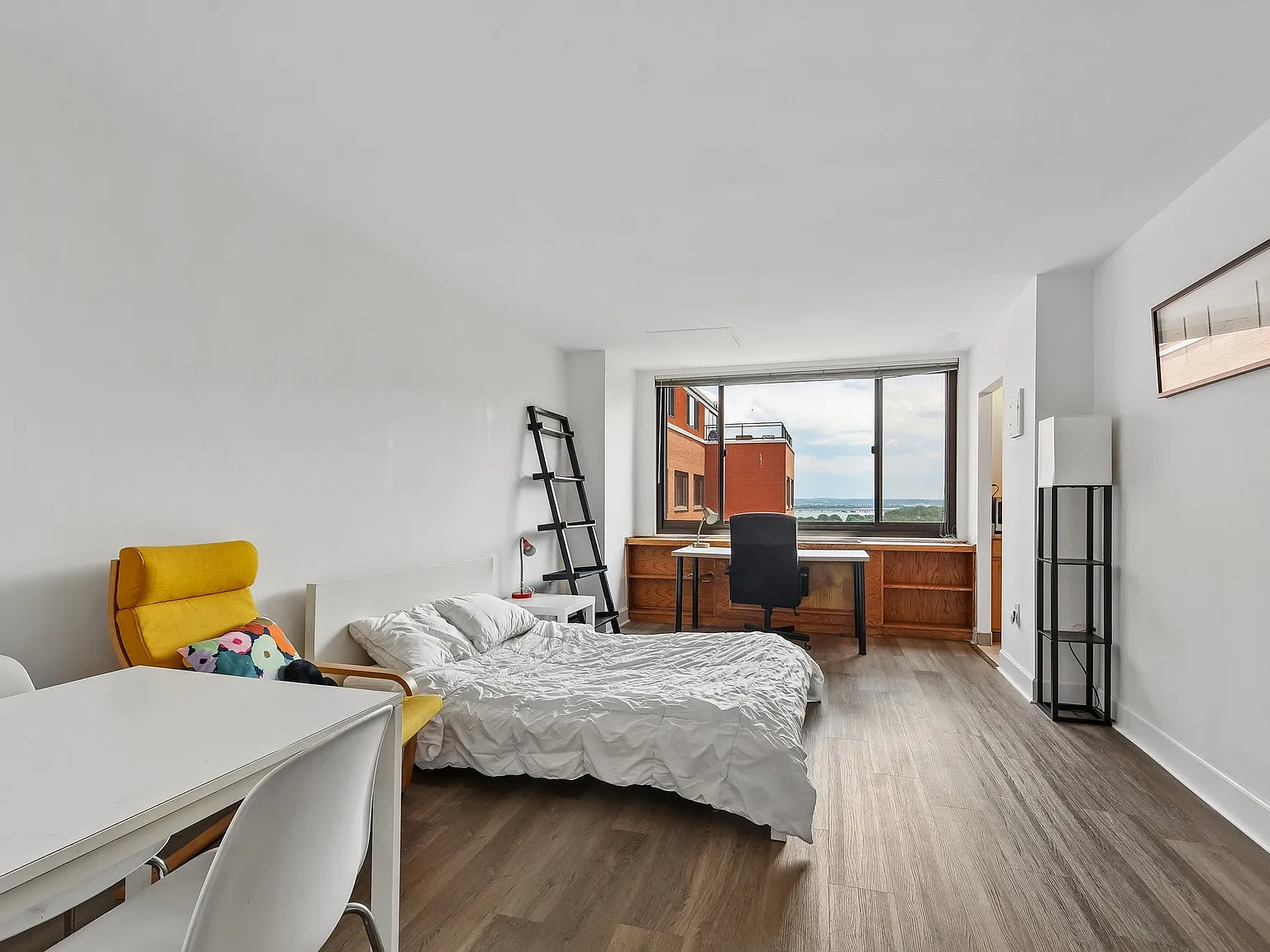 Studio, 383 sqft, $1,695 — Photo 3