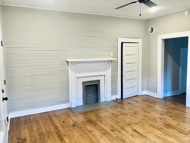 702 Radford St — Photo 3