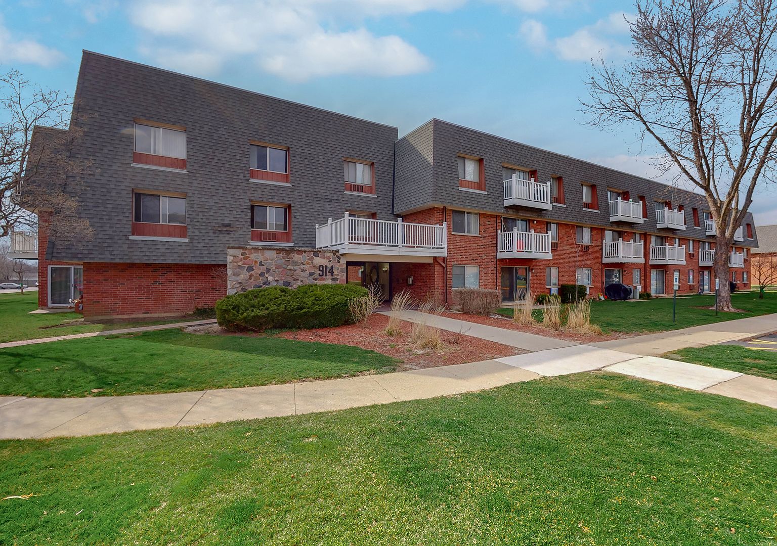 914 Ridge Sq Apt 211