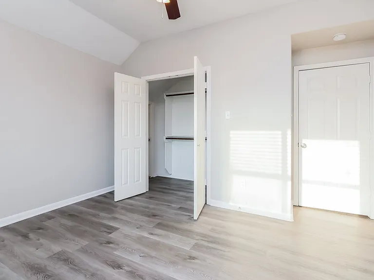 985 Oak Falls Dr — Photo 14