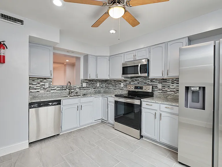 2616 Sherman Ave NW — Photo 7