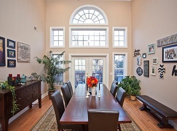 5th image of 11 NW Robson Way
