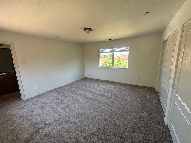 423 Village Ln — Photo 5