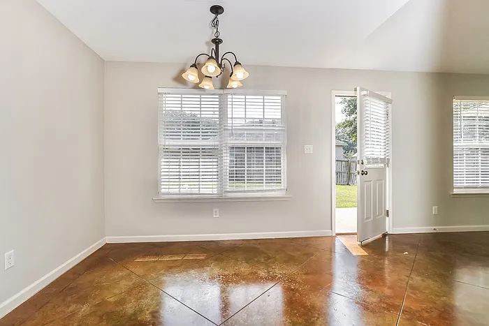 4 bed, 2.0 bath, 1762 sqft, $1,895 — Photo 4