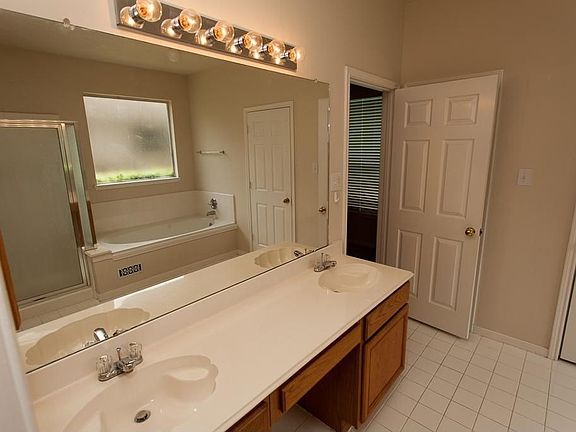 5th image of 1130 Colonial Heights Dr