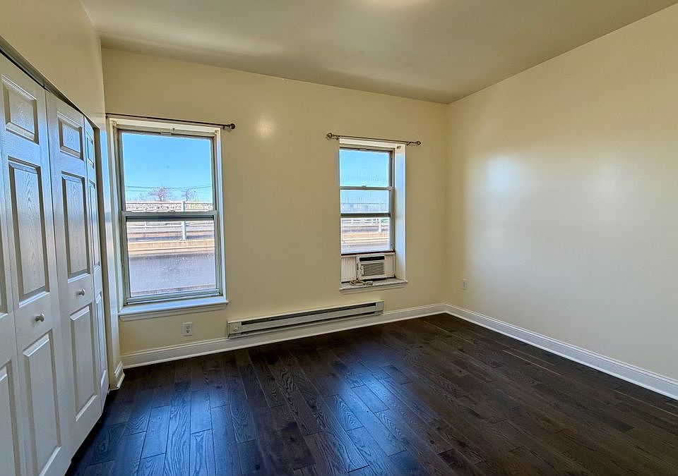 1st image of 3311 Kensington Ave Floor 3