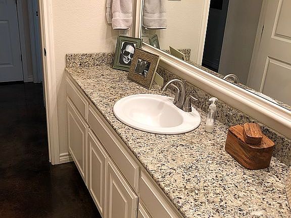 5th image of 4007 Heritage Oaks Dr