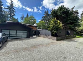 10660 NE Manor Ln, Bainbridge Island, WA 98110