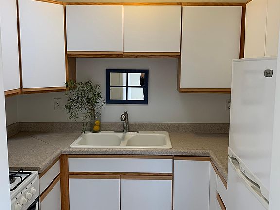 5th image of 127 Woodcrest Pl