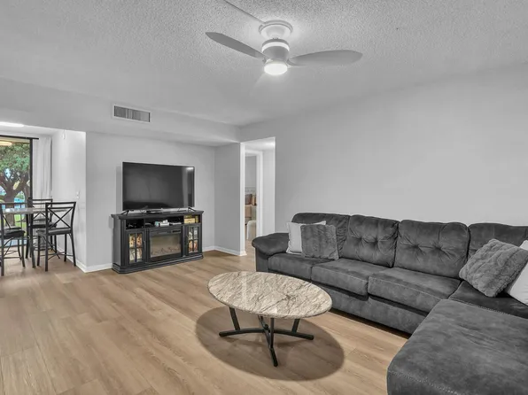 5190 Las Verdes Cir APT 214, Delray Beach, FL 33484