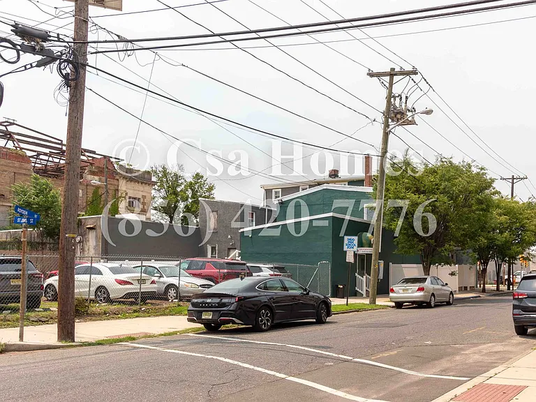 602-604 S Broadway — Photo 14
