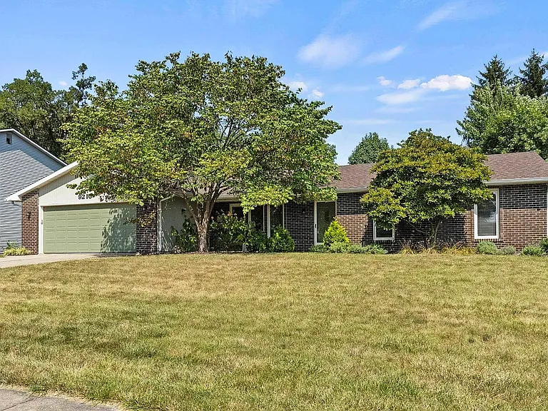 9210 Sea Wind Pl — Photo 2
