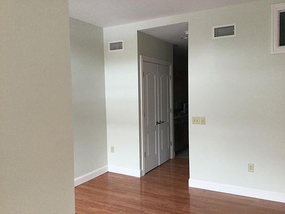 4th image of 406 Spruce St APT 3