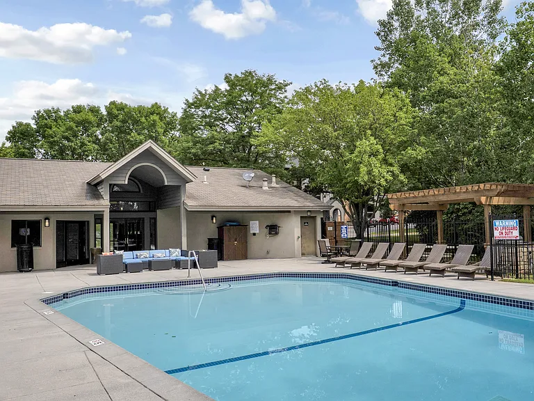 The Woodlands of Minnetonka Apartments — Photo 51