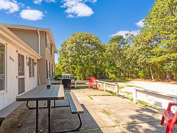 5th image of 3651 Soundview Ave