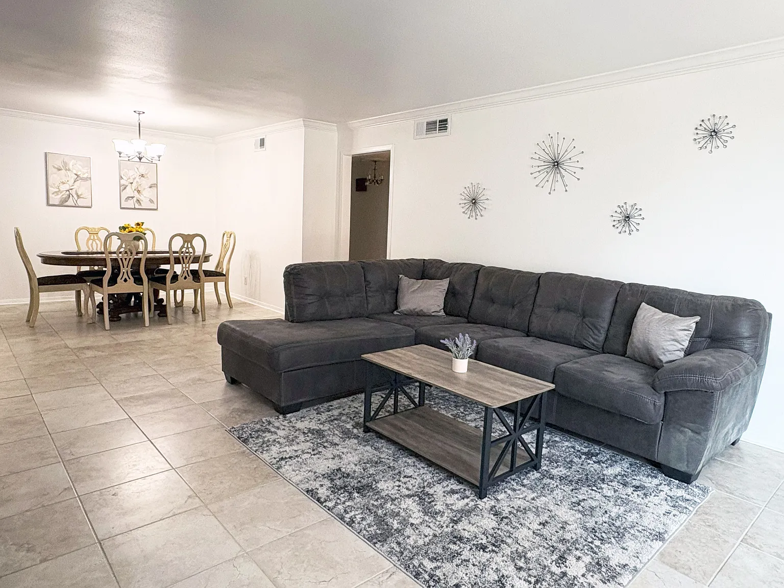 2 bed, 1370 sqft, $1,700 — Photo 2