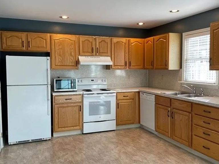 4163 Kittatinny Dr — Photo 7