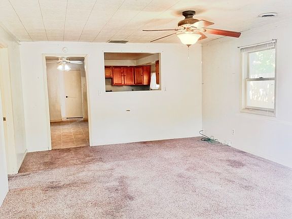 2nd image of 208 W Wapella St