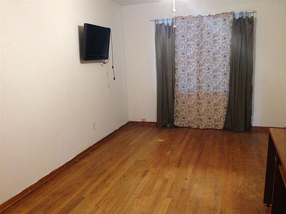 2nd image of 318 Edgewood Dr