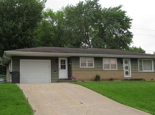 160 E 5th St, Dallas City, IL 62330
