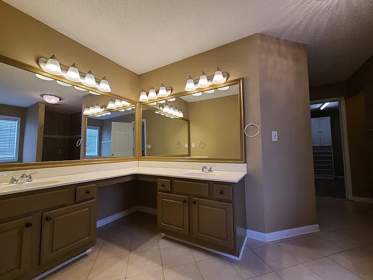 155 Lembeth Ct — Photo 9