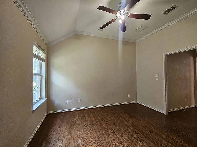 8562 Robertson Dr — Photo 35
