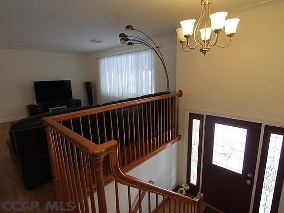 3rd image of 584 Melissa Ln
