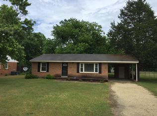 155 Sandclay Dr, Spring Lake, NC 28390