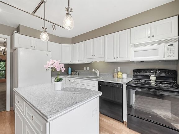 5th image of 304 Rainprint Ln
