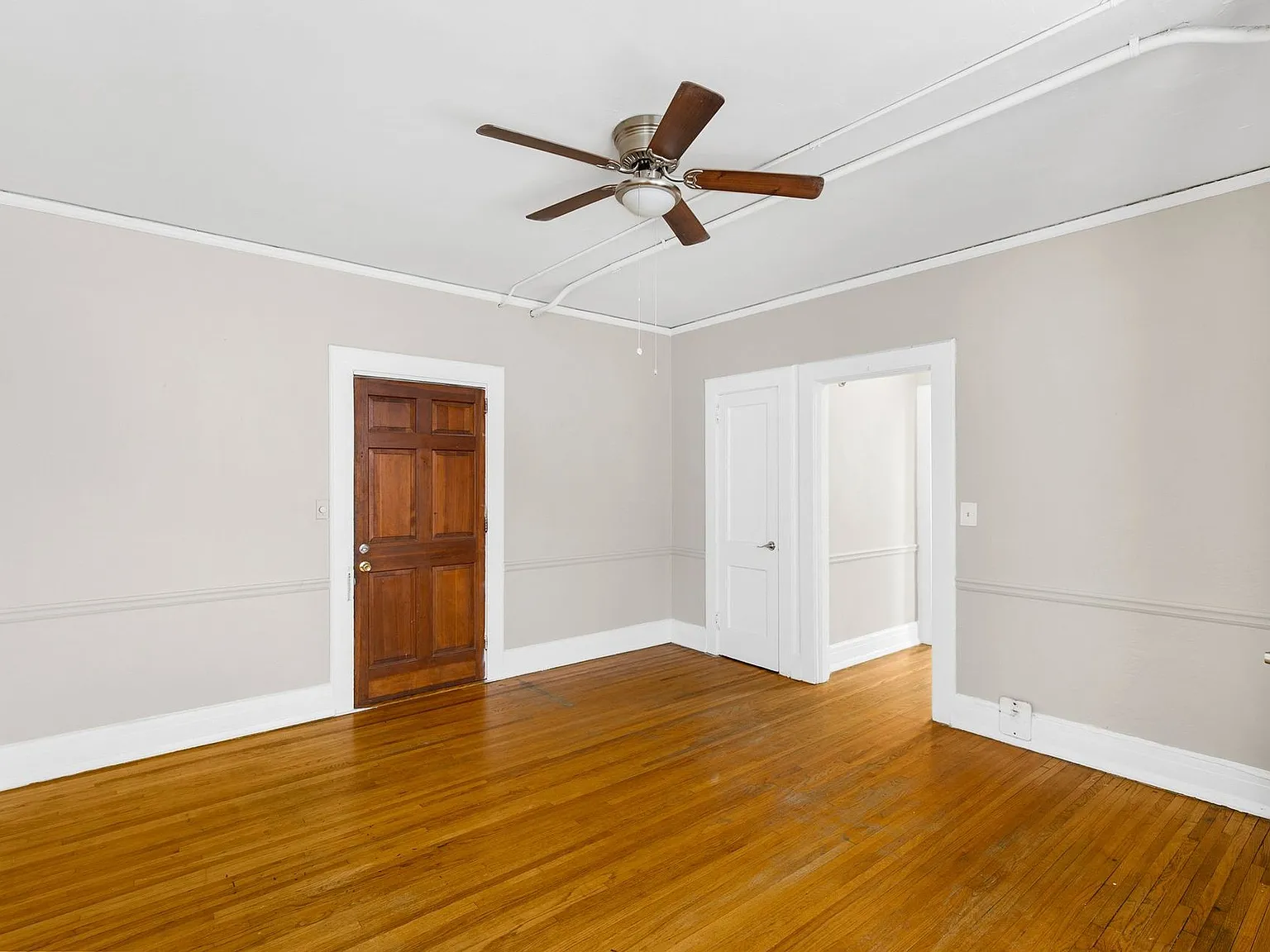 Charleston Court — Photo 3