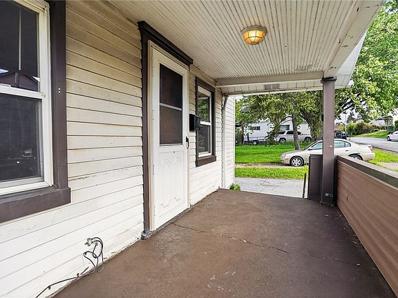 4th image of 819 Monterey St