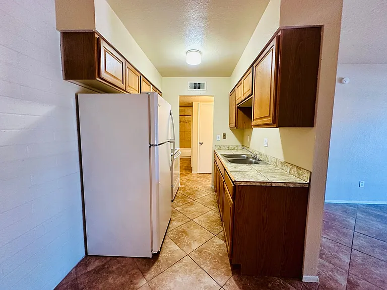 Desert Atrium - Studios, 1 Bedrooms and 2 Bedrooms in Great Location! Community Pool! — Photo 21