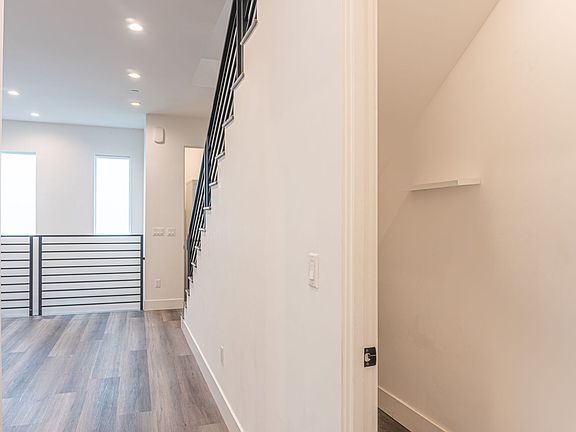 5th image of 525 N Normandie Ave #527