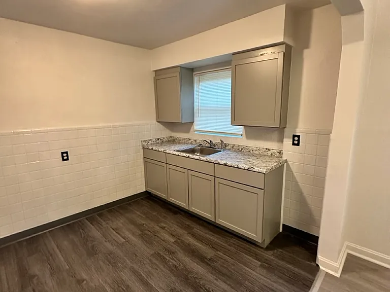 2631 Bremont Ave #2 — Photo 6