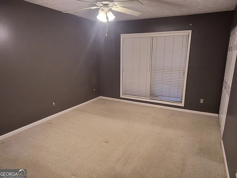 105 Governors Dr — Photo 4