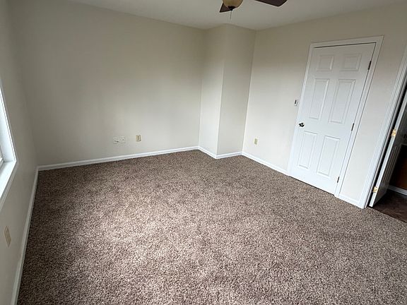 3rd image of 421-423 Woodview Dr