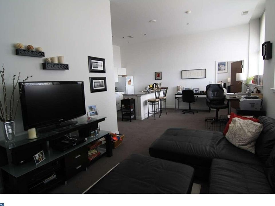 1st image of 1001-13 Chestnut St #806W