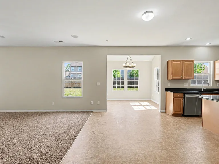 1042 Countess Ln — Photo 11