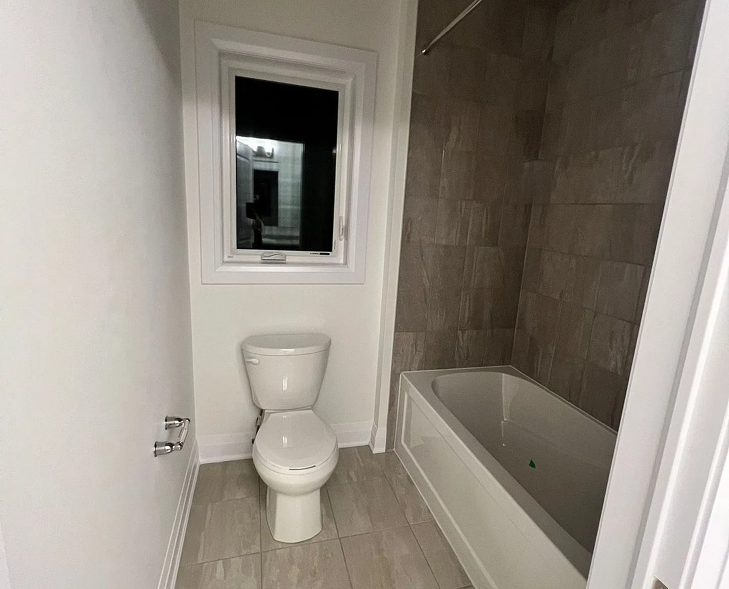 4 bed, $3,600 — Photo 3