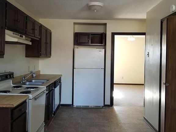 3rd image of 602 E 5th St APT 3