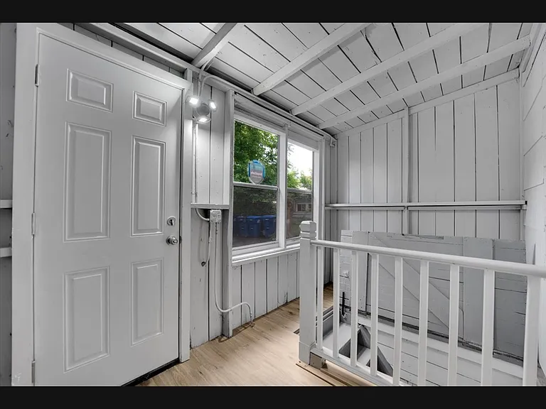 305 S Lewis Ave — Photo 7