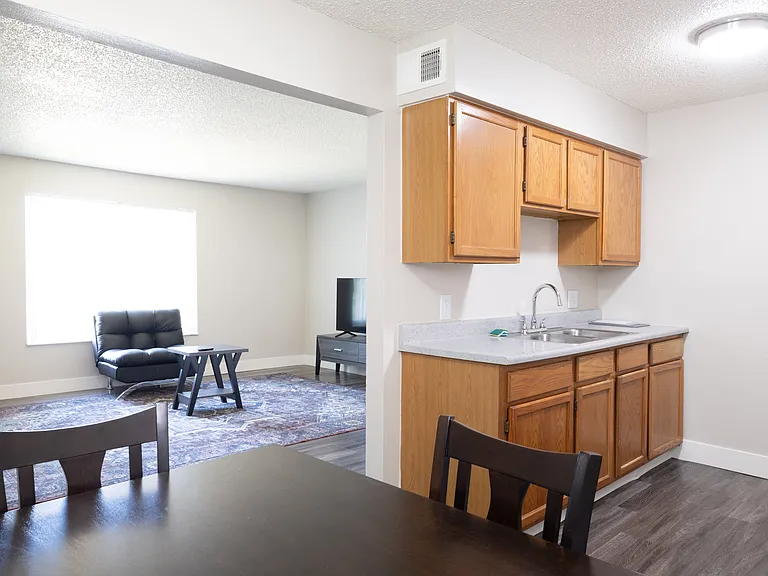Glendale Apartments — Photo 6