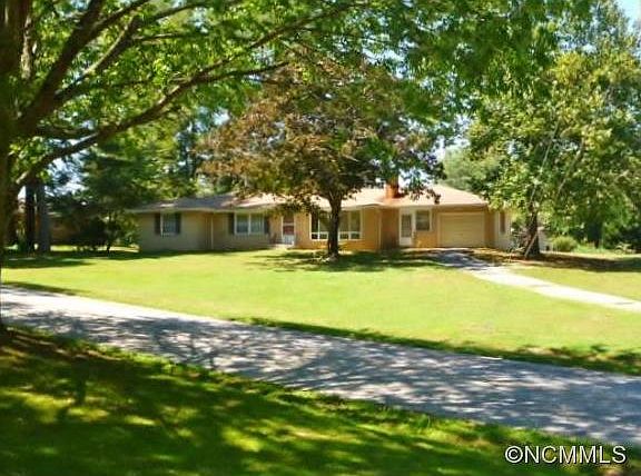 2nd image of 412 Whispering Hills Dr