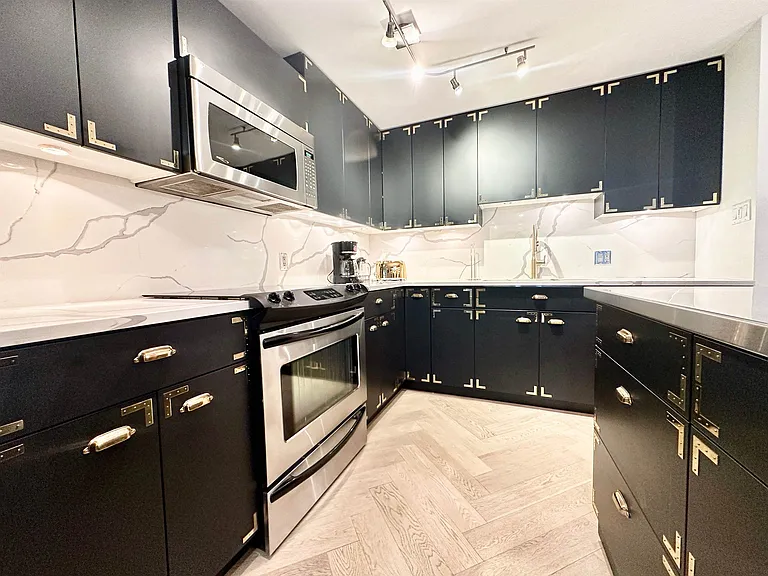 550 Beatty St #5-4 — Photo 11