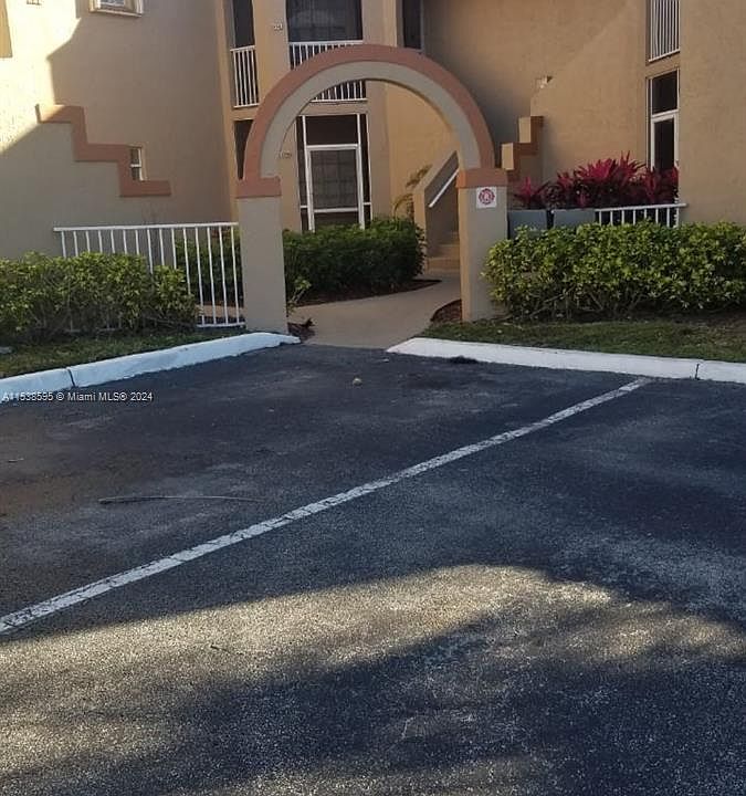 1st image of 401 SW 86th Ave APT 106