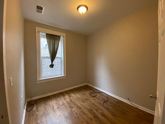 3rd image of 1607 S Lawndale Ave #3S