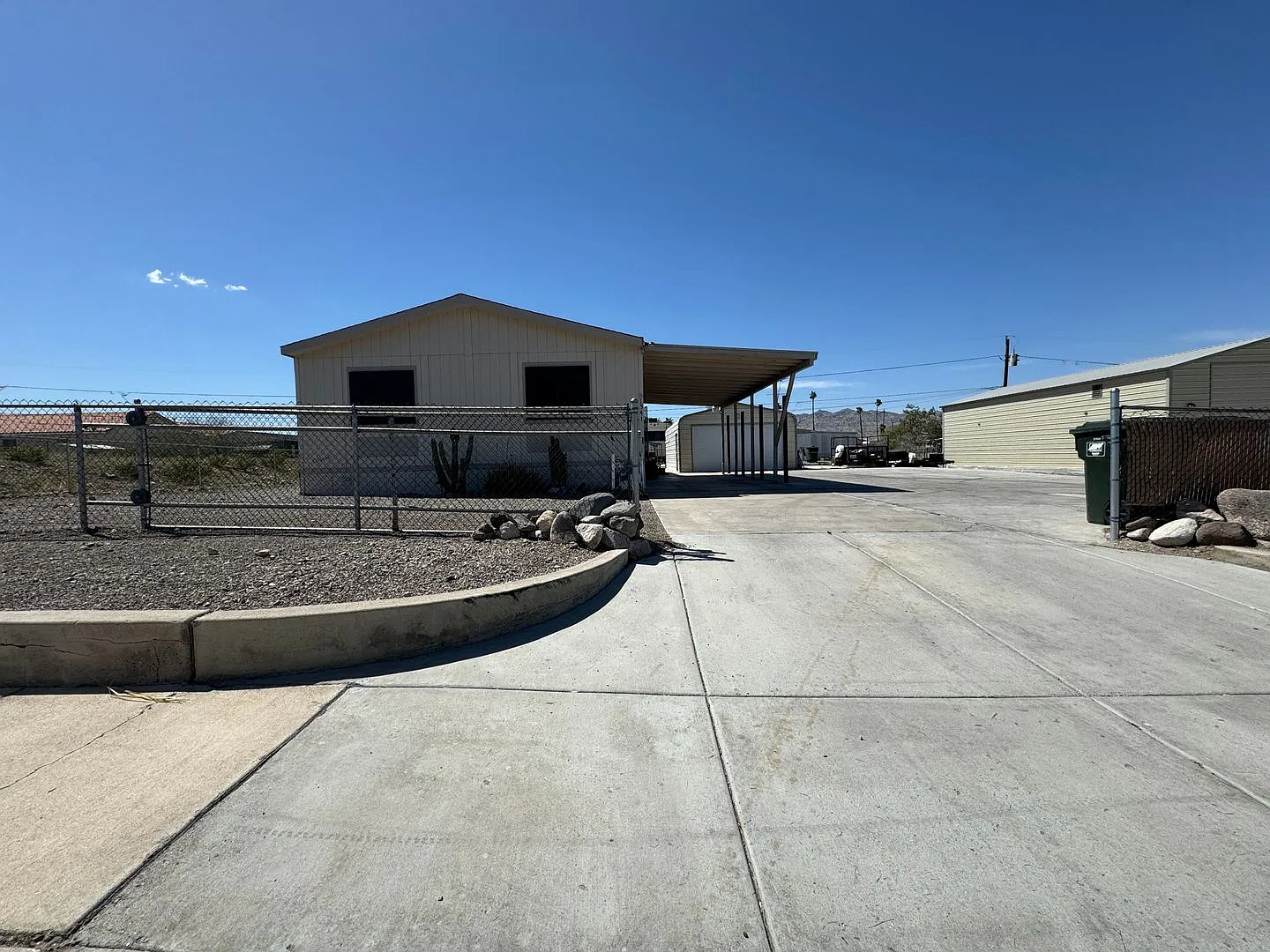 3 BR 2 Bath Fully Remodeled, RV Parking, Gated yard — Photo 1