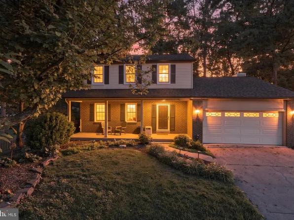 5700 Harrison House Ct, Centreville, VA 20120